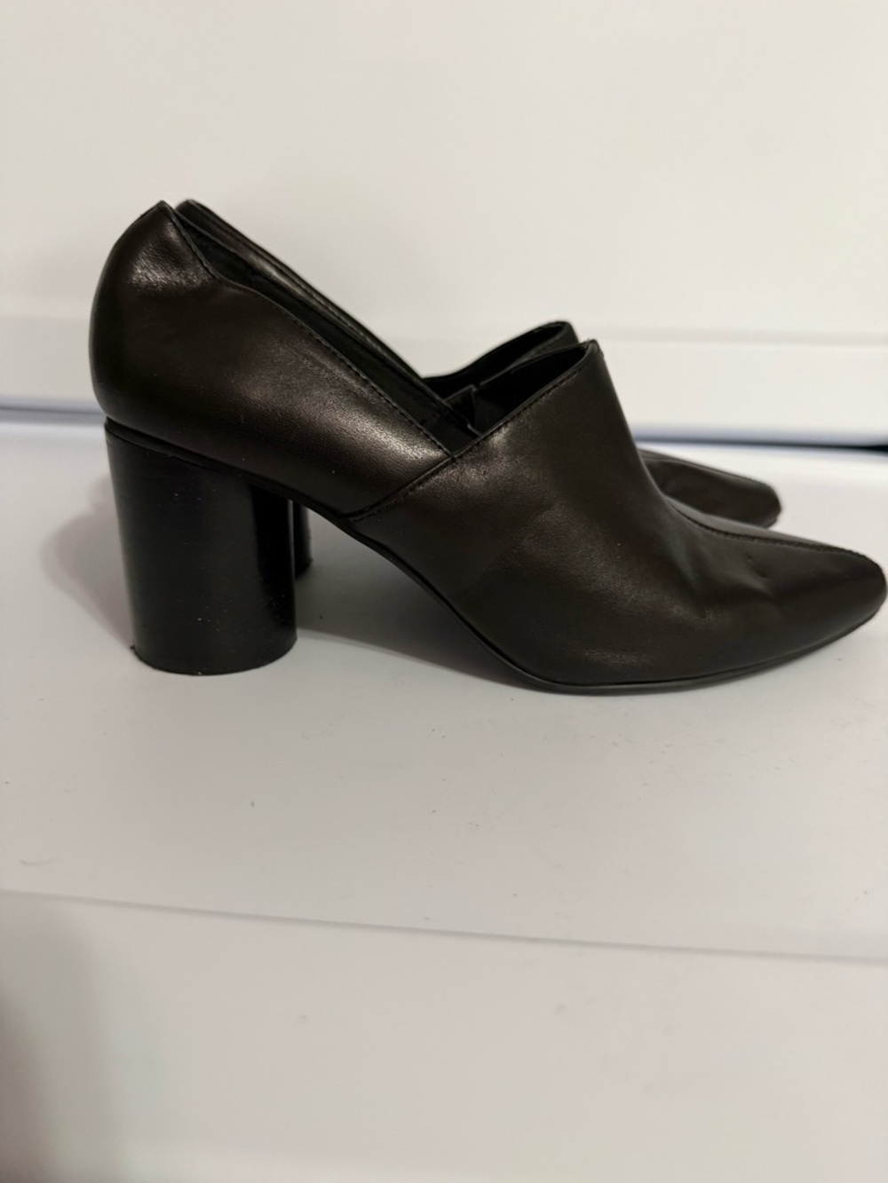 INTENTIONALLY BLANK Black Leather Round-Block Heel Pumps